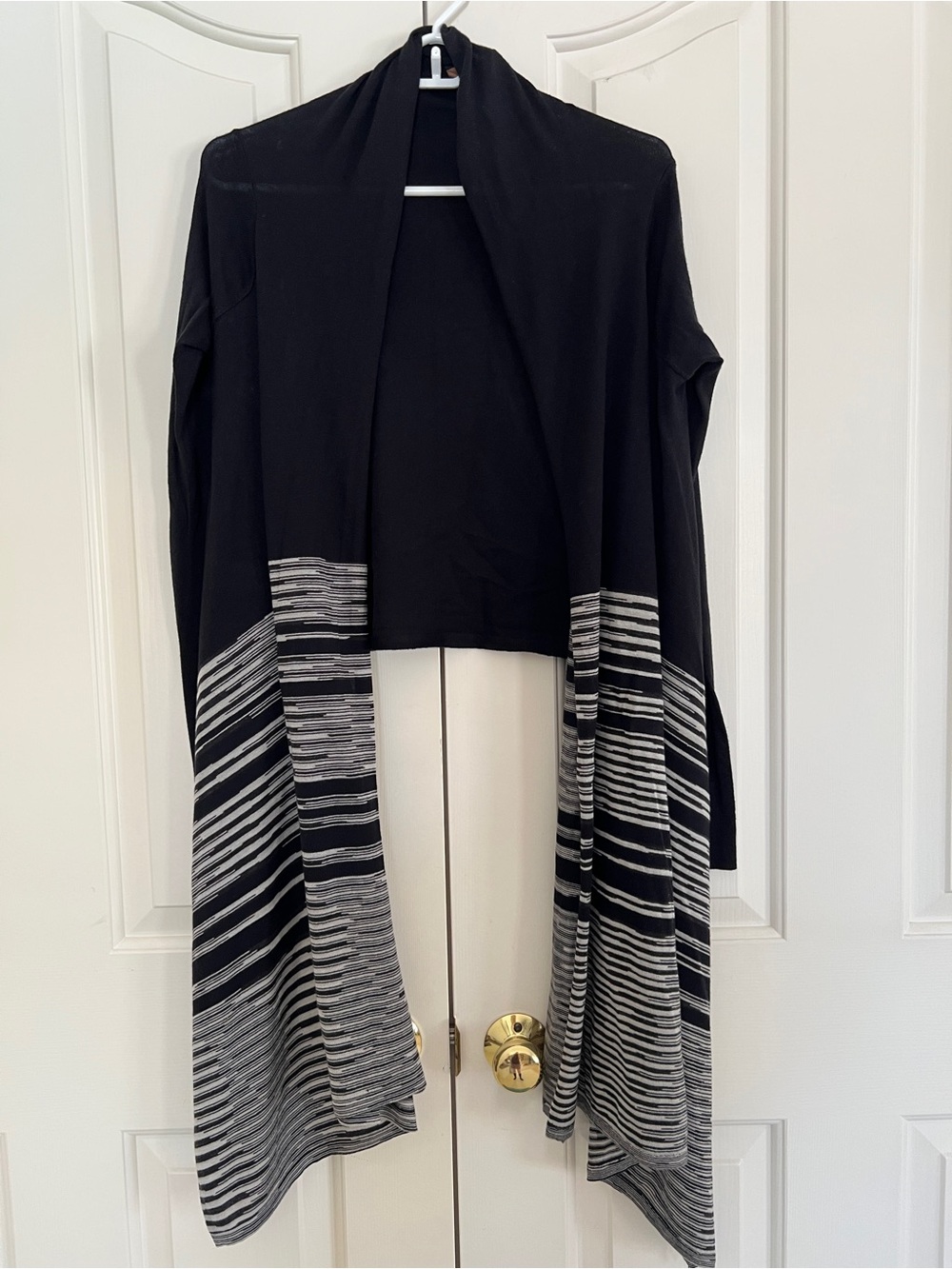 BCBGMaxAzria Black Open-Front Cardigan with Gray Striped Hem
XS